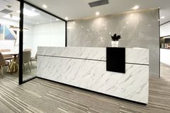 繁华中的传奇：世界广场里全江景办公室 - 缩略图 4