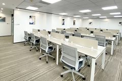 繁华中的传奇：世界广场里全江景办公室 - 缩略图 5