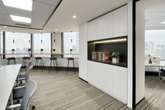 繁华中的传奇：世界广场里全江景办公室 - 缩略图 8