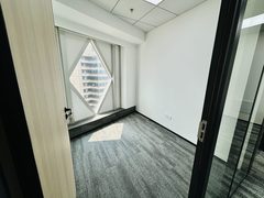 外卖员“关门杀”事件引物业安全争议 - 缩略图 14