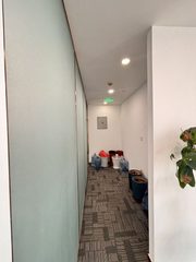 中国红街214平工位区正对走廊 - 缩略图 4