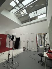 传媒公司炸了！三面采光影棚成流量密码 - 缩略图 10