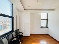 广渠文创园130平 工位充足 地铁7号线 - 缩略图 3