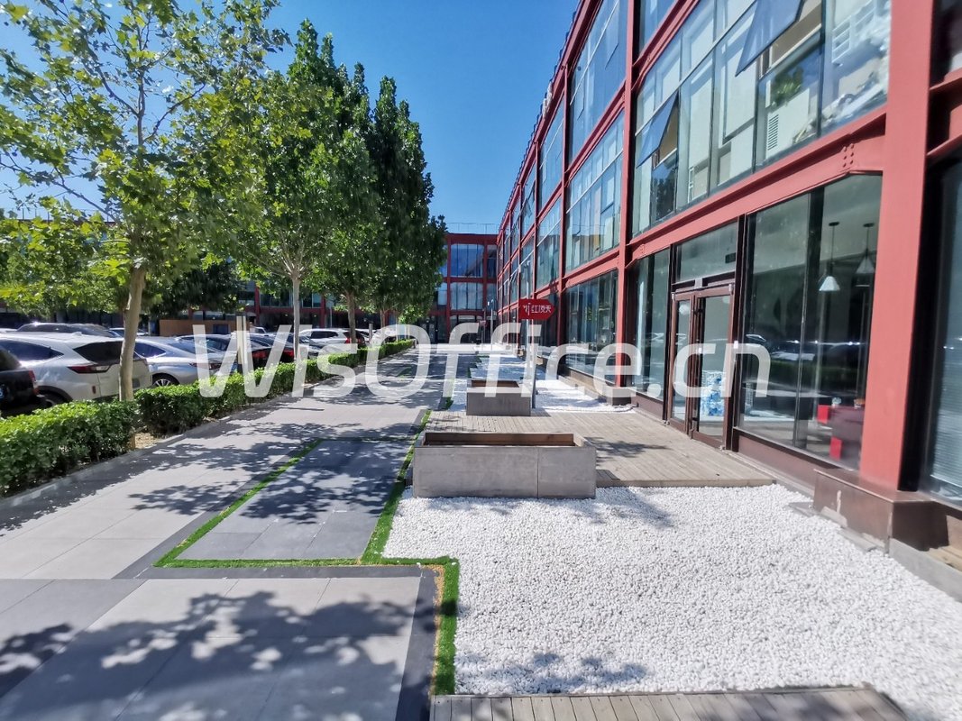 传媒基地160平朝东落地窗 3隔断 - 首图