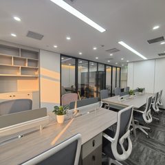 10个工位+2个隔断，层高2.46米，空间感十足 - 缩略图 3