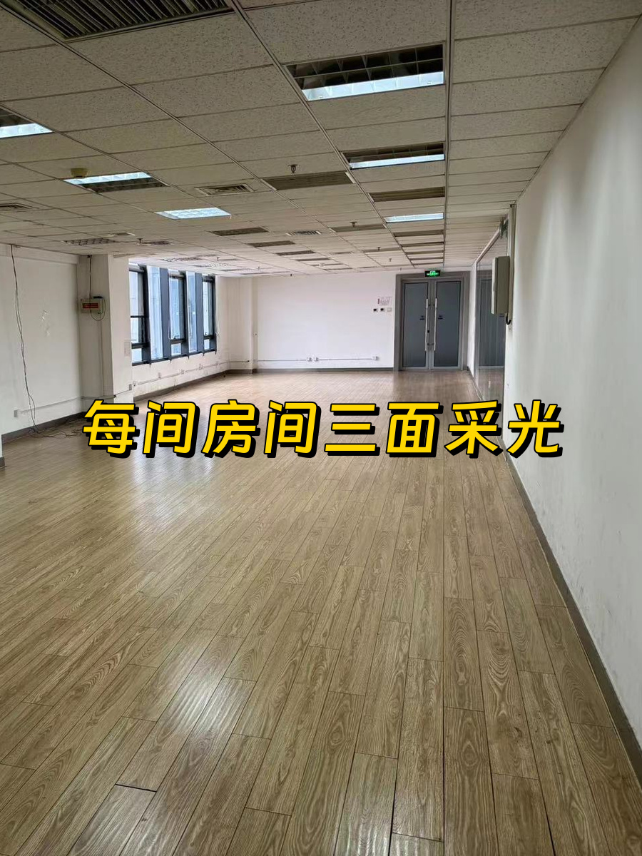 软件园湖景办公，三面采光