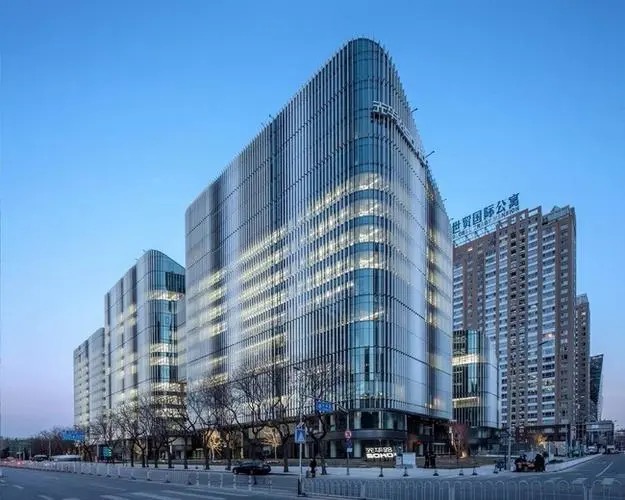 CBD核心区 白色外立面办公空间