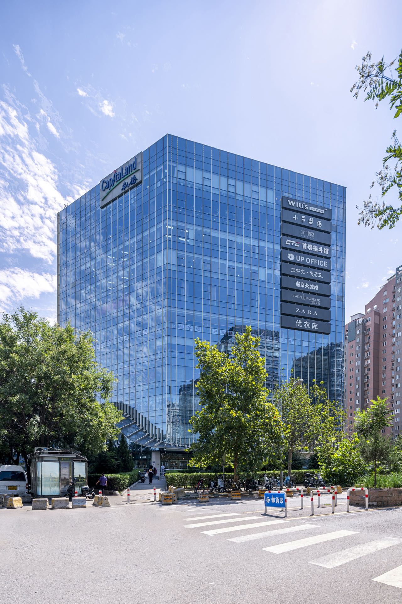 地铁口写字楼 9层带全套家具