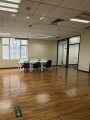 卓明大厦140平河畔办公空间 - 缩略图 1