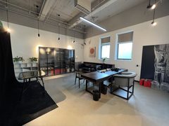 双桥合院4米挑高带庭院办公 - 缩略图 11