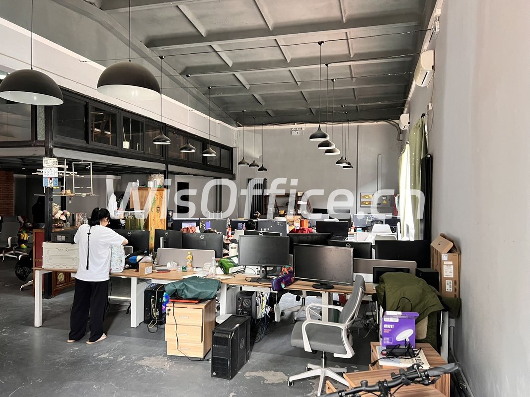 传媒大学旁复式挑空266平创意空间 - 首图