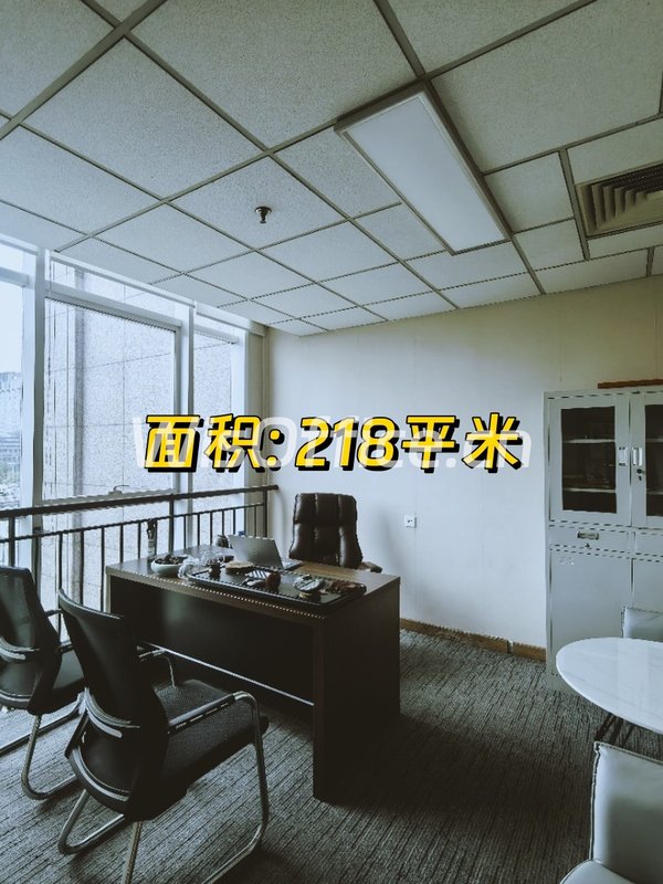 东四环明亮办公，地铁50米即达 - 首图