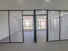 东五环文创园560平落地窗工位 - 缩略图 5