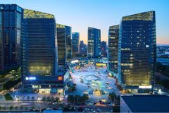 亦庄地铁上盖 写字楼里的公园 - 缩略图 2