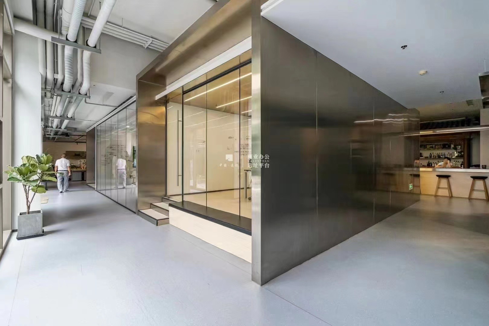 东四环独栋1400平 带院广告公司装修 环境优美