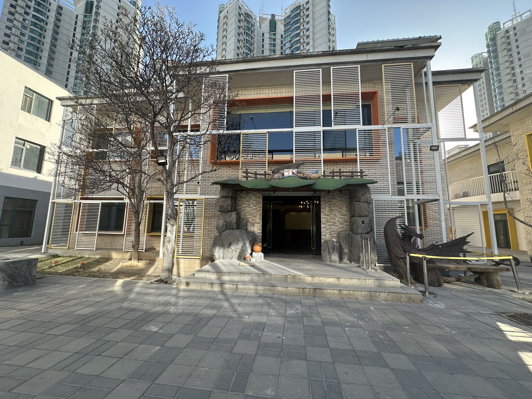 传媒大学独栋600平带露台