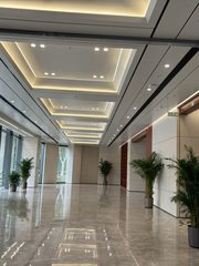 办公室能晒背？理工国际教育交流大厦6工位啥体验 - 缩略图 3