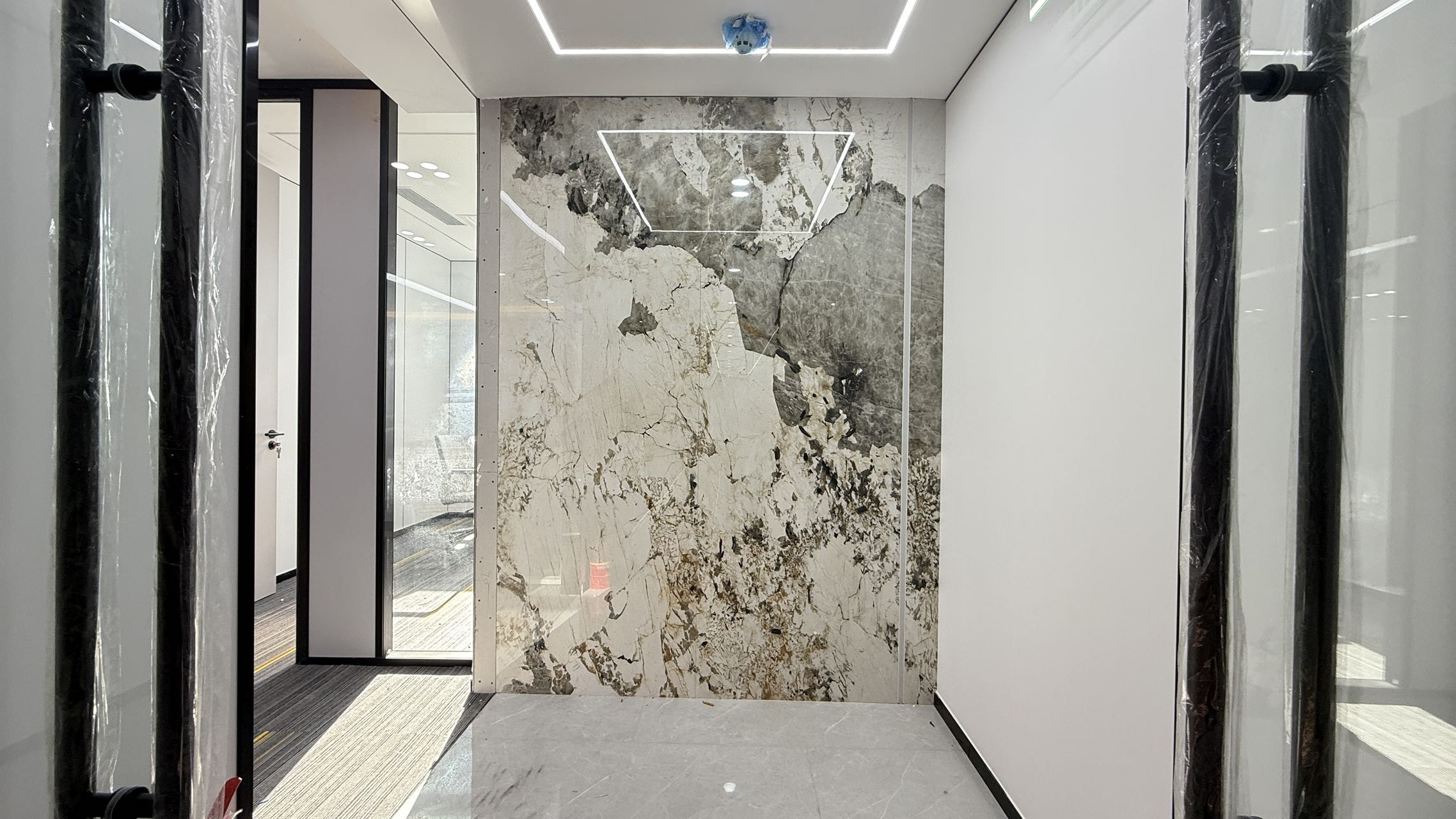 中关村现房 科贸电子城200平 南向采光带家具