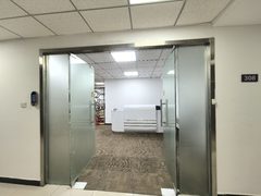 老板笑疯：650㎡地铁口工位100个 - 缩略图 2