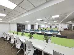 老板笑疯：650㎡地铁口工位100个 - 缩略图 5