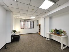 老板笑疯：650㎡地铁口工位100个 - 缩略图 8