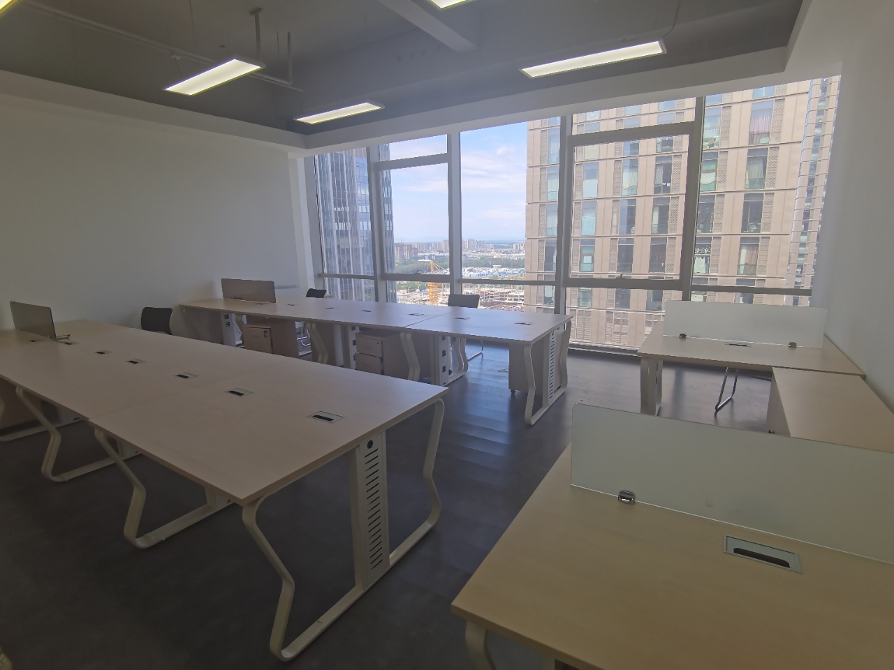 通州绿地广场100平精装一隔断