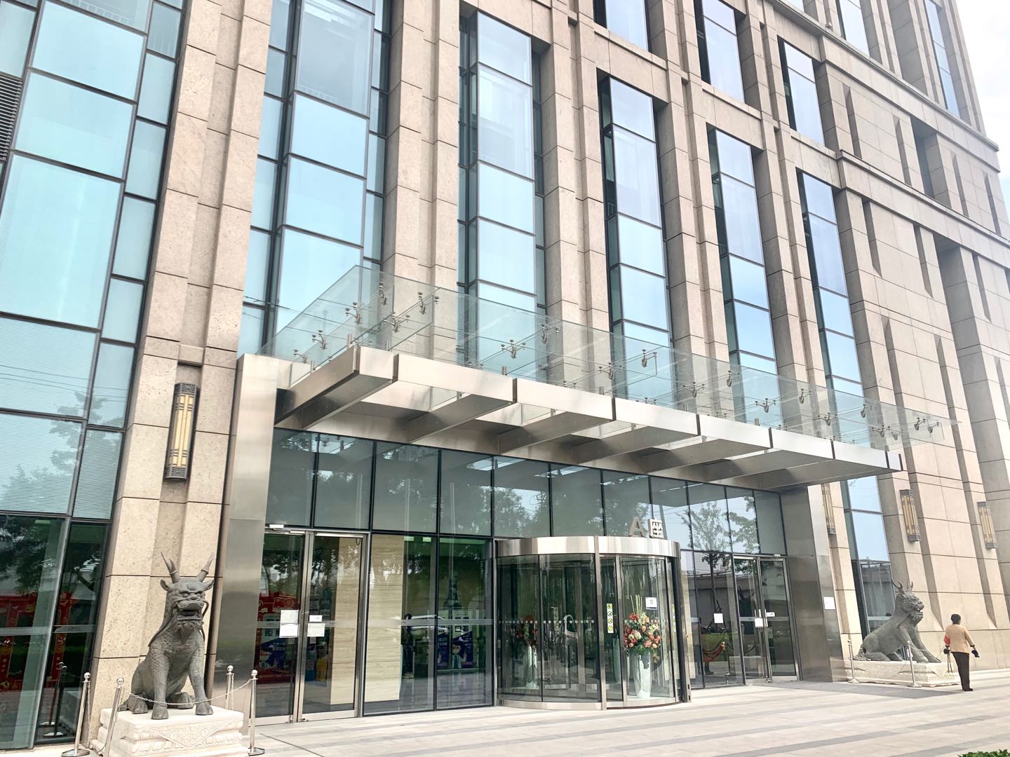 丽泽商圈新地标 打工人通勤新体验