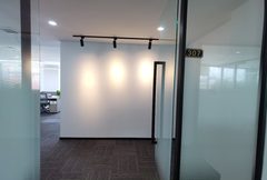 科技与艺术融合的办公新天地🌟 - 缩略图 2