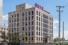 老板笑疯了：独层整层80工位电梯入户 - 缩略图 2