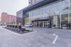 国贸西  200平 落地窗 工位区茶水间 - 缩略图 3