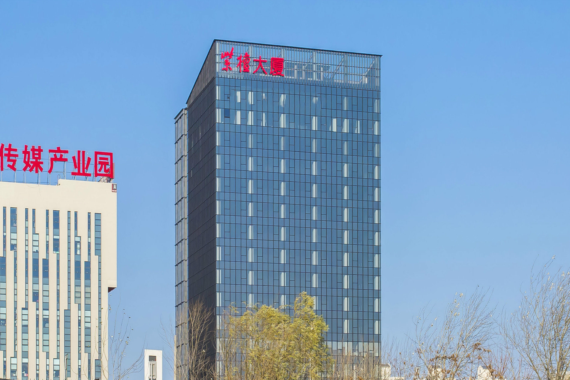 东四环现房1400平 星巴克711配套