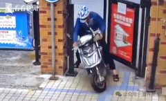 外卖员“关门杀”事件，物业责任引热议🚪 - 缩略图 3